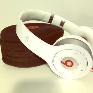 Beats by Dre Bluetooth/Wireless White Headphones